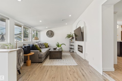9342 74 Avenue Nw, Edmonton, AB - Indoor Photo Showing Living Room With Fireplace