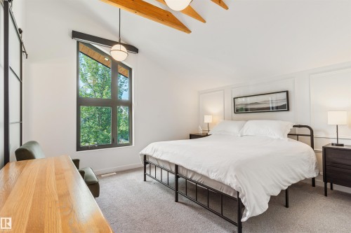 9342 74 Avenue Nw, Edmonton, AB - Indoor Photo Showing Bedroom