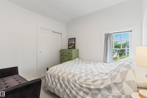 9342 74 Avenue Nw, Edmonton, AB - Indoor Photo Showing Bedroom