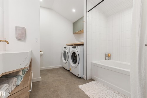 9342 74 Avenue Nw, Edmonton, AB - Indoor Photo Showing Laundry Room