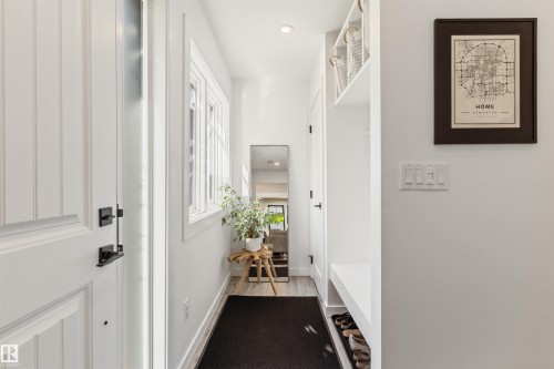 9342 74 Avenue Nw, Edmonton, AB - Indoor Photo Showing Other Room