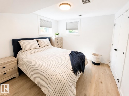 9342 74 Avenue Nw, Edmonton, AB - Indoor Photo Showing Bedroom