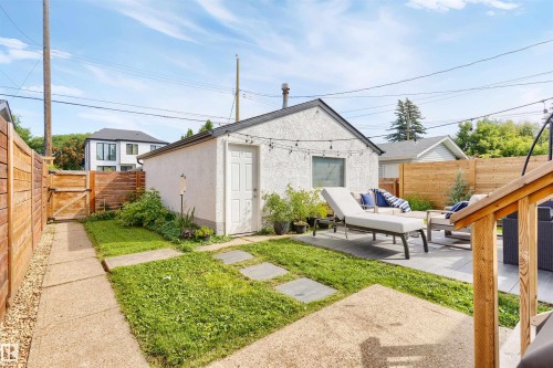 9342 74 Avenue Nw, Edmonton, AB - Outdoor