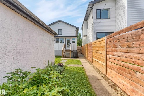 9342 74 Avenue Nw, Edmonton, AB - Outdoor