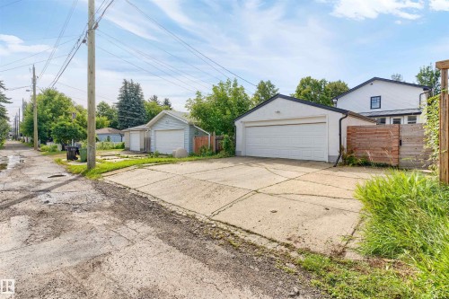 9342 74 Avenue Nw, Edmonton, AB - Outdoor