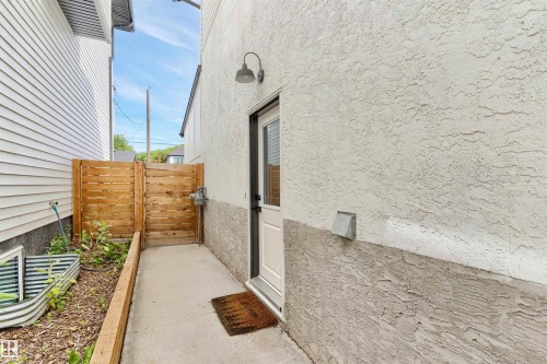 9342 74 Avenue Nw, Edmonton, AB - Outdoor