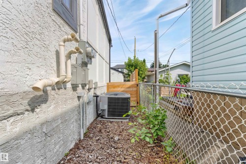 9342 74 Avenue Nw, Edmonton, AB - Outdoor