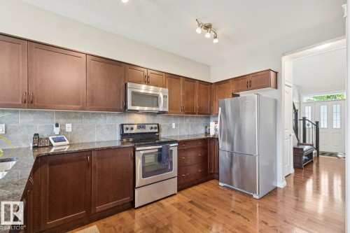 #12 18230 104A St Nw, Edmonton, AB - Indoor Photo Showing Kitchen