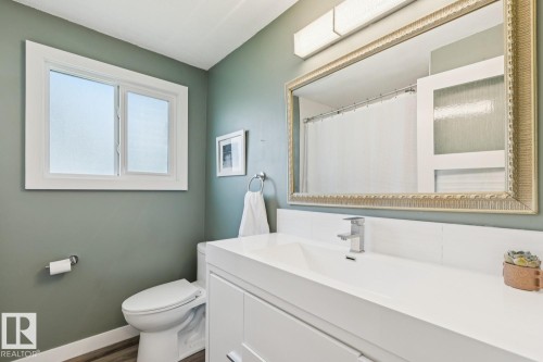 13428 117A Avenue Nw, Edmonton, AB - Indoor Photo Showing Bathroom
