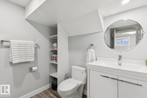 13428 117A Avenue Nw, Edmonton, AB - Indoor Photo Showing Bathroom