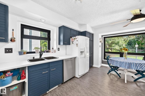 29 Windermere Crescent, St. Albert, AB - Indoor Photo Showing Kitchen With Double Sink