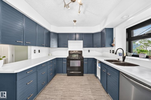 29 Windermere Crescent, St. Albert, AB - Indoor Photo Showing Kitchen With Double Sink
