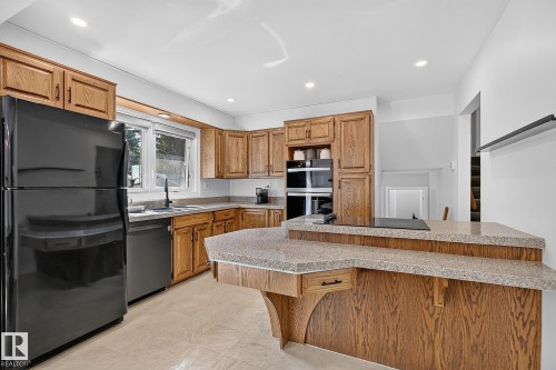 7707 156 Street Nw, Edmonton, AB - Indoor Photo Showing Kitchen