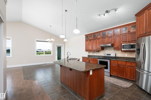 65 Lakewood Boulevard, Beaumont, AB - Indoor Photo Showing Kitchen