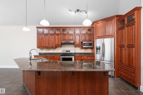 65 Lakewood Boulevard, Beaumont, AB - Indoor Photo Showing Kitchen With Upgraded Kitchen