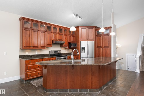 65 Lakewood Boulevard, Beaumont, AB - Indoor Photo Showing Kitchen