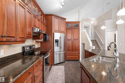 65 Lakewood Boulevard, Beaumont, AB - Indoor Photo Showing Kitchen With Double Sink With Upgraded Kitchen