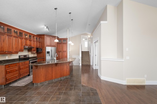 65 Lakewood Boulevard, Beaumont, AB - Indoor Photo Showing Kitchen