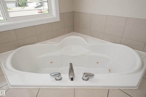 65 Lakewood Boulevard, Beaumont, AB - Indoor Photo Showing Bathroom