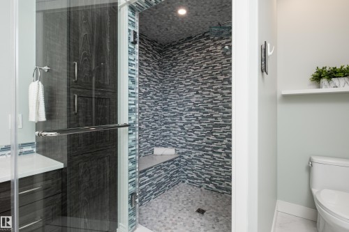 18 Lakevista Point(E), Beaumont, AB - Indoor Photo Showing Bathroom