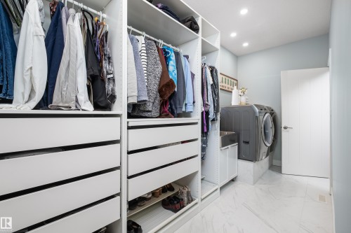 18 Lakevista Point(E), Beaumont, AB - Indoor With Storage