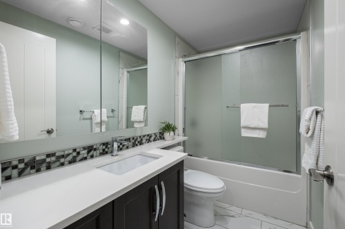 18 Lakevista Point(E), Beaumont, AB - Indoor Photo Showing Bathroom