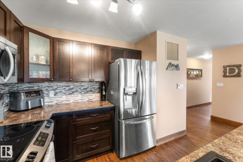804 Graybriar Green, Stony Plain, AB - Indoor Photo Showing Kitchen