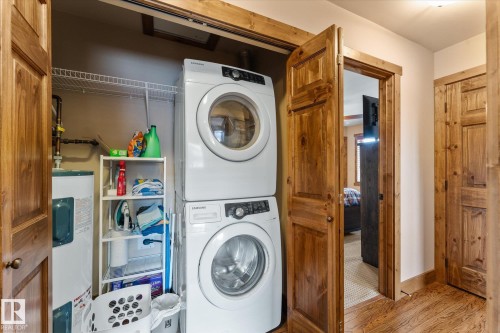 804 Graybriar Green, Stony Plain, AB - Indoor Photo Showing Laundry Room