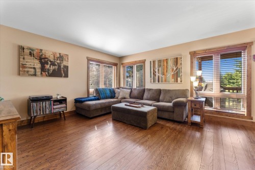 804 Graybriar Green, Stony Plain, AB - Indoor Photo Showing Living Room