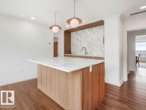 #601 11826 100 Av Nw, Edmonton, AB - Indoor Photo Showing Kitchen