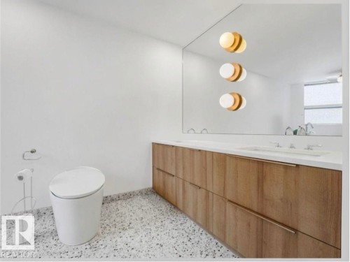#601 11826 100 Av Nw, Edmonton, AB - Indoor Photo Showing Bathroom