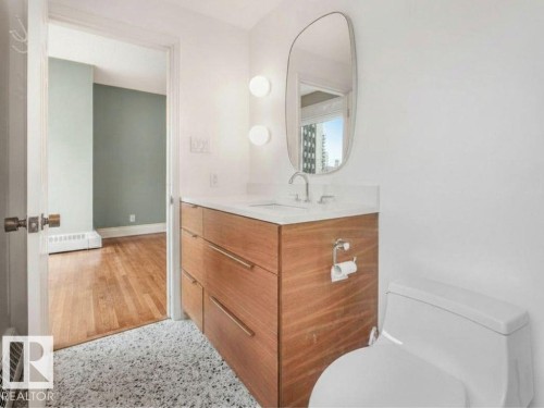 #601 11826 100 Av Nw, Edmonton, AB - Indoor Photo Showing Bathroom