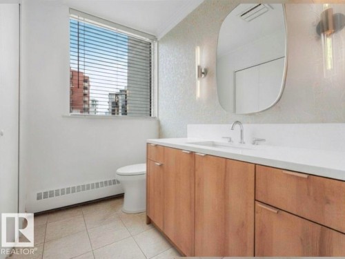 #601 11826 100 Av Nw, Edmonton, AB - Indoor Photo Showing Bathroom