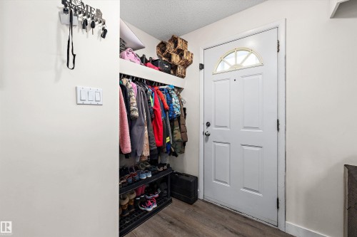 14220 58 Street Nw, Edmonton, AB - Indoor