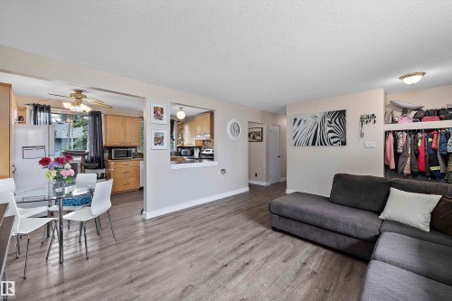 14220 58 Street Nw, Edmonton, AB - Indoor Photo Showing Living Room