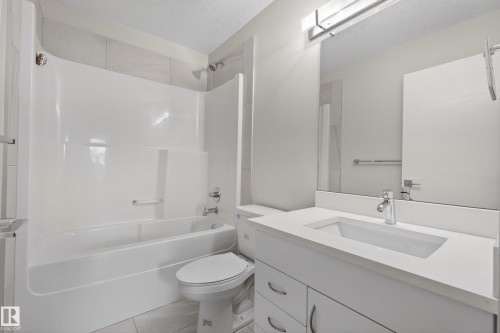 14921 90 Avenue Nw, Edmonton, AB - Indoor Photo Showing Bathroom