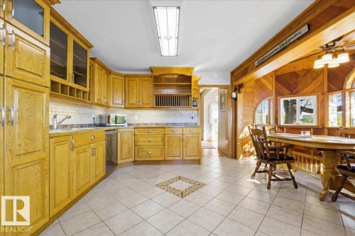 5001 42 Avenue, Wetaskiwin, AB - Indoor