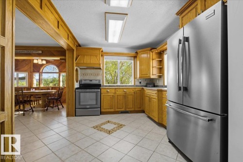 5001 42 Avenue, Wetaskiwin, AB - Indoor Photo Showing Kitchen