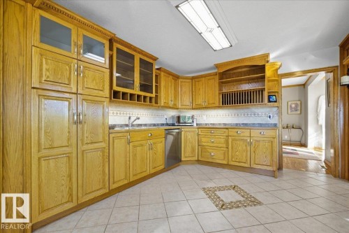 5001 42 Avenue, Wetaskiwin, AB - Indoor Photo Showing Kitchen
