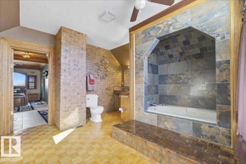 5001 42 Avenue, Wetaskiwin, AB - Indoor Photo Showing Bathroom