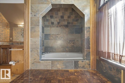 5001 42 Avenue, Wetaskiwin, AB - Indoor Photo Showing Bathroom