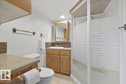 5001 42 Avenue, Wetaskiwin, AB - Indoor Photo Showing Bathroom