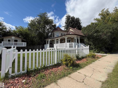5001 42 Avenue, Wetaskiwin, AB - Outdoor With Deck Patio Veranda