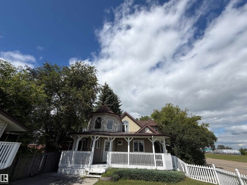 5001 42 Avenue, Wetaskiwin, AB - Outdoor With Deck Patio Veranda
