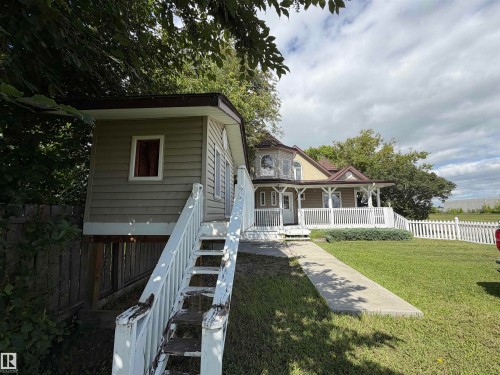 5001 42 Avenue, Wetaskiwin, AB - Outdoor With Deck Patio Veranda