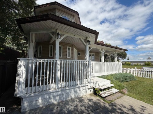 5001 42 Avenue, Wetaskiwin, AB - Outdoor With Deck Patio Veranda