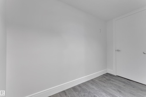 6156 11 Avenue Sw, Edmonton, AB - Indoor Photo Showing Other Room
