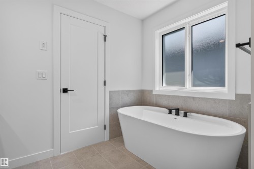 273 Paterson Link Sw, Edmonton, AB - Indoor Photo Showing Bathroom