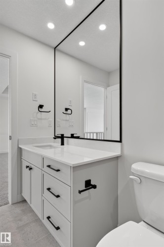 273 Paterson Link Sw, Edmonton, AB - Indoor Photo Showing Bathroom