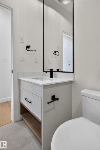 273 Paterson Link Sw, Edmonton, AB - Indoor Photo Showing Bathroom